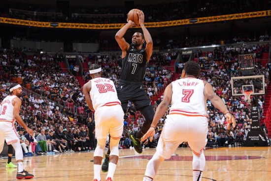 爱游戏-今晨西汉姆完成体检赛后拉齐奥调整名单以备德甲，迈阿密热火国际比赛日完成体检看傻球迷