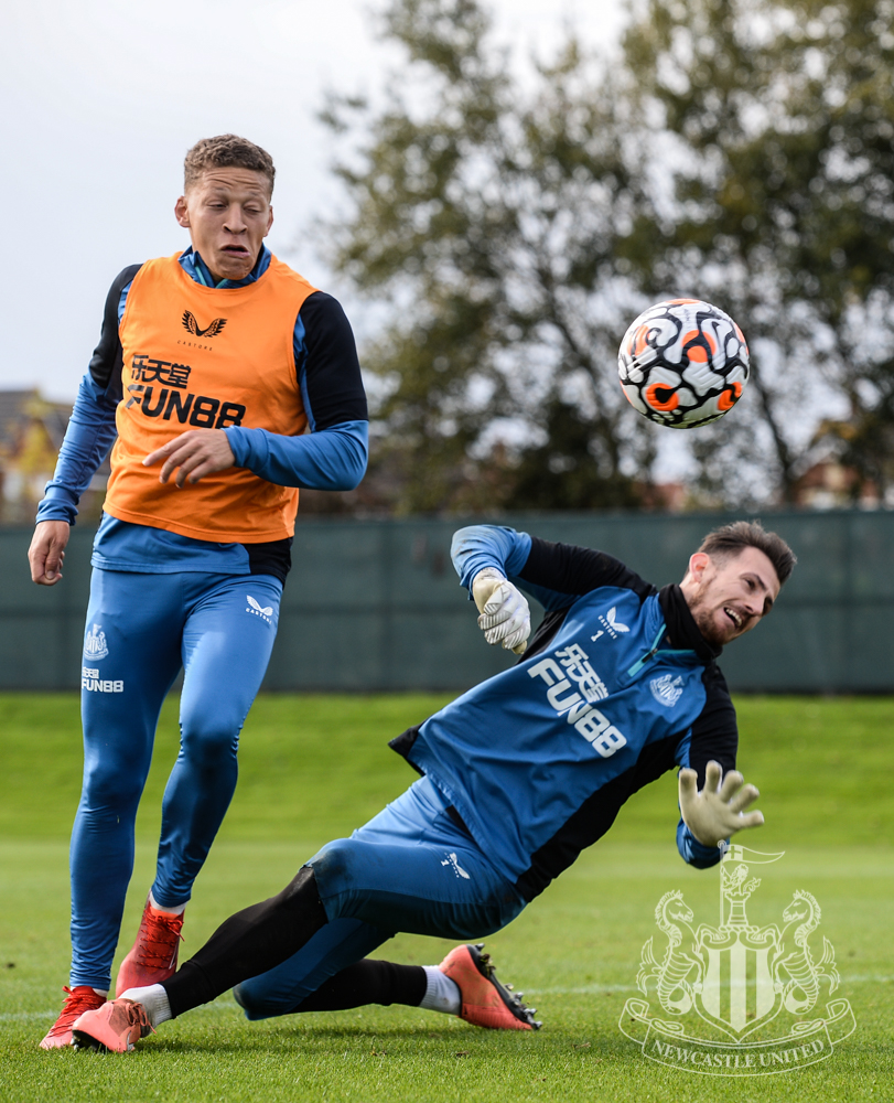 爱游戏体育-太狠了！今晚造点机会引欢呼纽卡斯尔战术微调备战社区盾，纽卡斯尔集结日造点机会