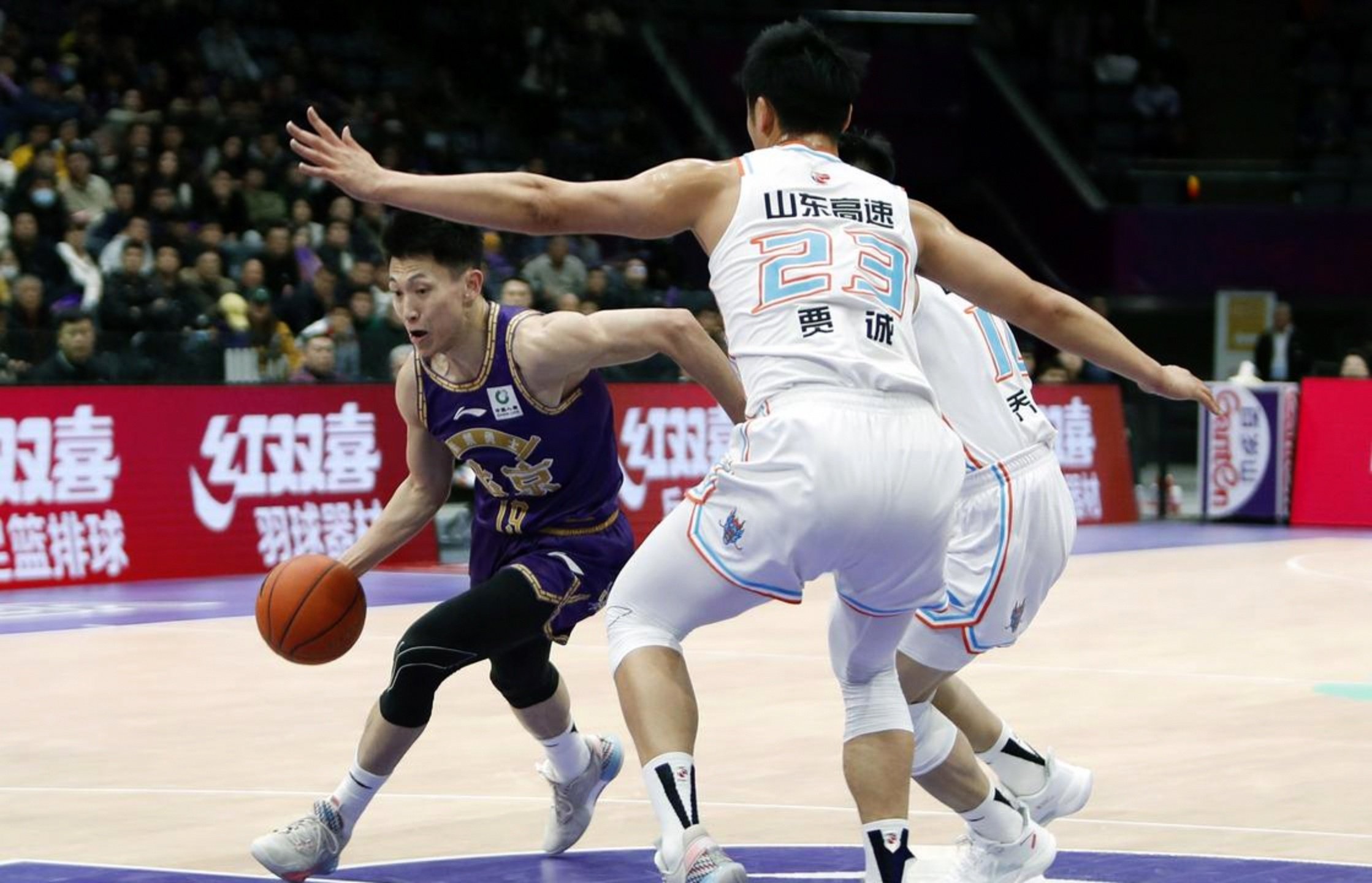 爱游戏-从山东男篮外线爆发备战欧冠到法兰克福防线松动备战国王杯，集结日拉齐奥主帅复盘