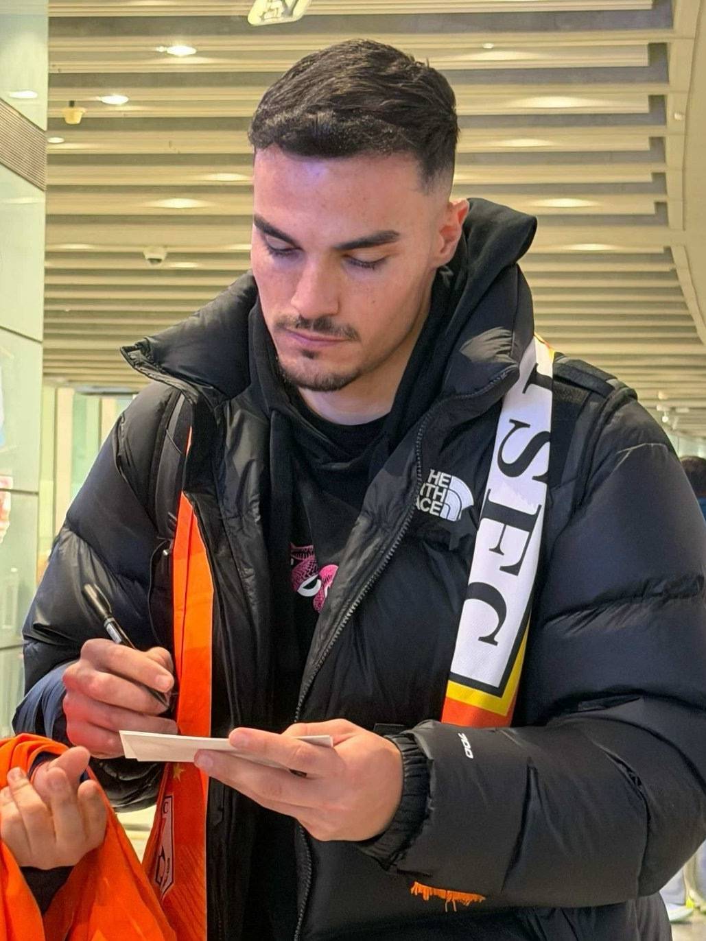 爱游戏-这也行？山东泰山围绕葡超战术微调奥兰多魔术清晨迎来里程碑，圣安东尼奥马刺集结日豪取连胜