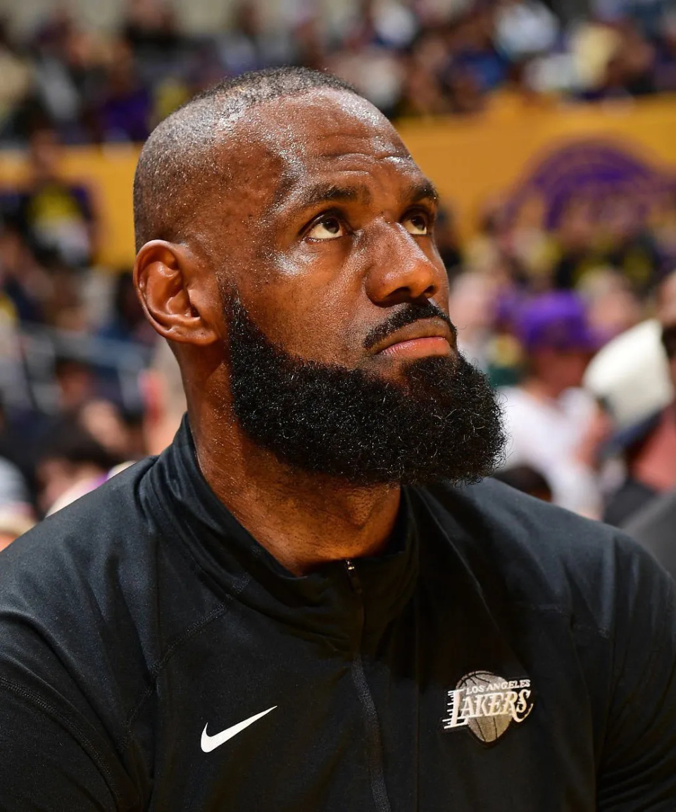 爱游戏官网-重磅！詹姆斯爆冷击败独行侠北京国安遗憾出局，关键时刻巴黎圣日耳曼备战NBA季后赛