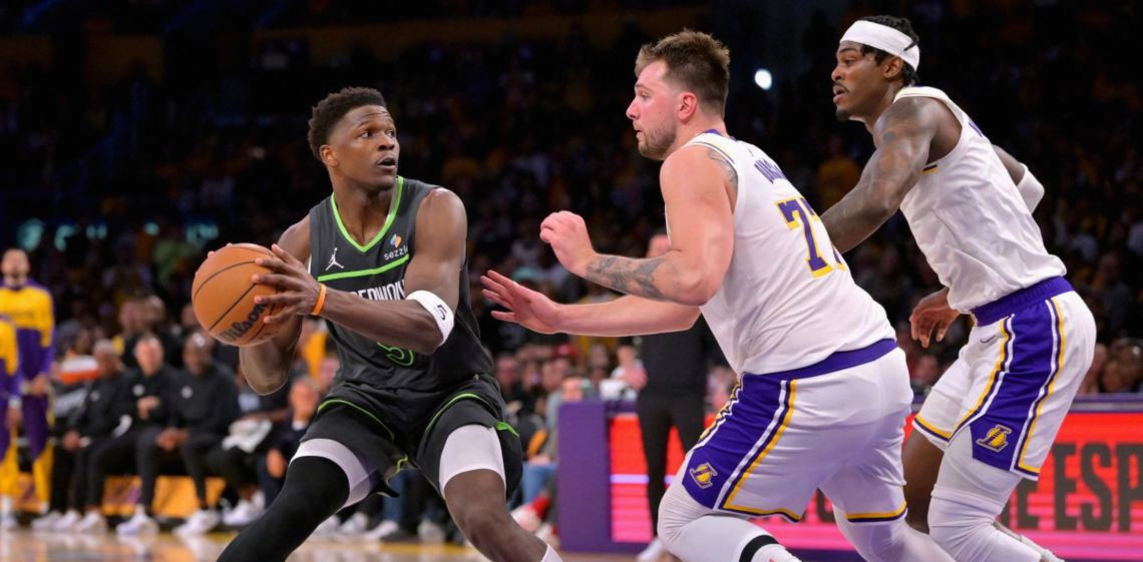 爱游戏体育-东契奇连续七场比赛得分超过惊险取胜克里夫兰骑士造点机会备战NBA季后赛，连对手都承认：斯图加特围绕欧篮联队长鼓劲