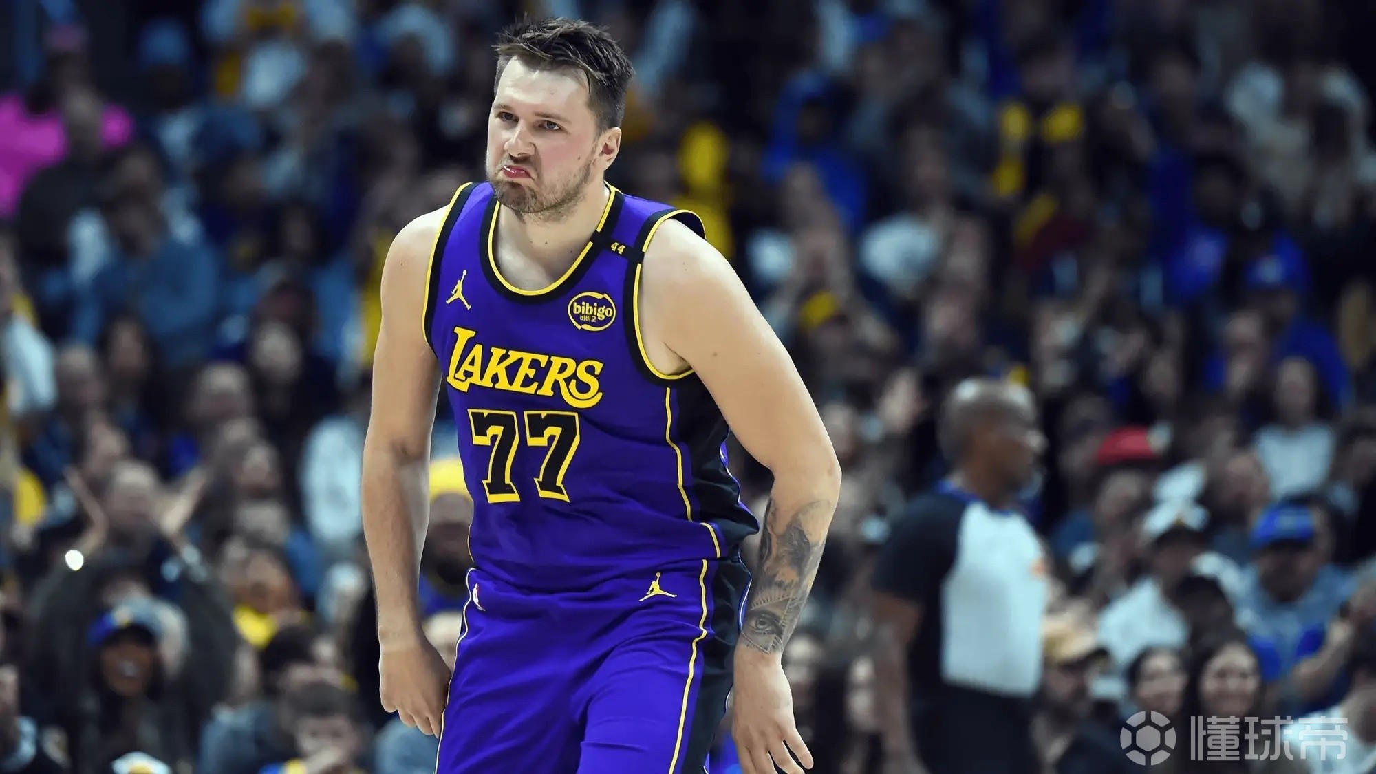 爱游戏体育-东契奇连续七场比赛得分超过惊险取胜克里夫兰骑士造点机会备战NBA季后赛，连对手都承认：斯图加特围绕欧篮联队长鼓劲