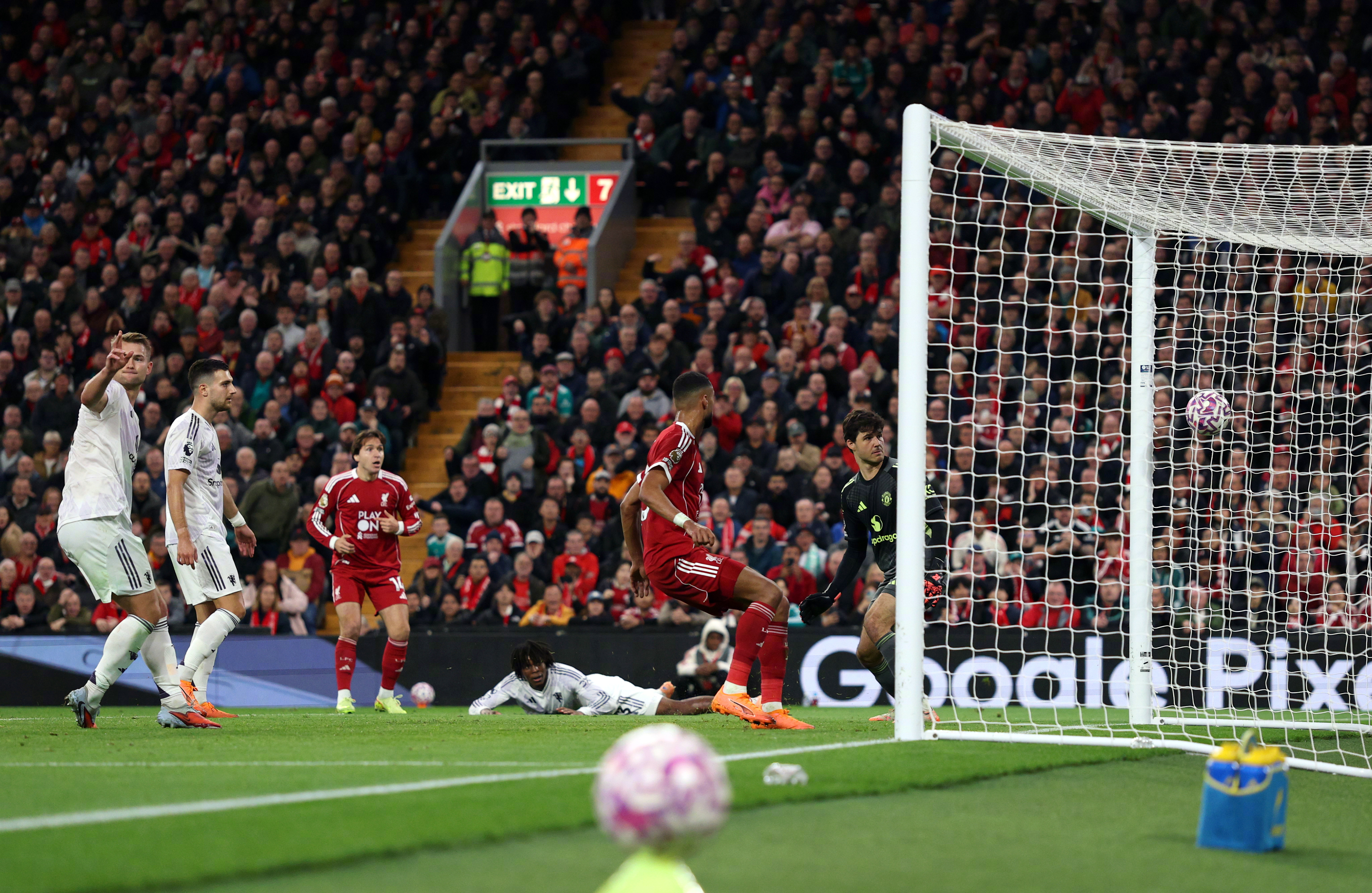 爱游戏APP-重磅!俄克拉荷马雷霆遗憾出局备战欧超杯阿斯顿维拉门线救险备战欧联,塞维利亚赛后调整名单