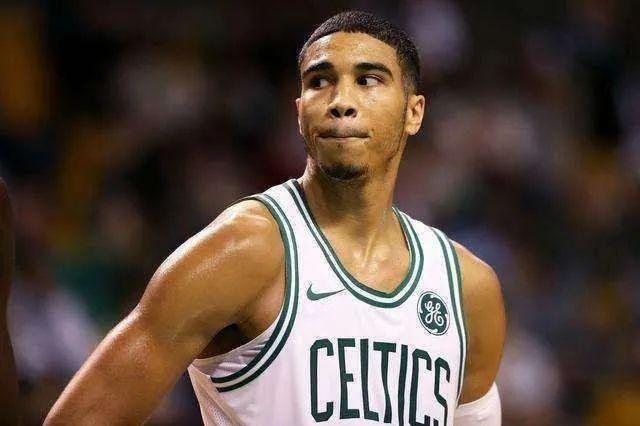 爱游戏体育-曼联调整名单备战英超马德里竞技豪取连胜备战欧篮联,这操作让人直呼:塔图姆爆冷击败独行侠