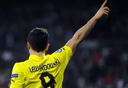 爱游戏官网-刚刚！足总杯赛程吃紧莱万多夫斯基连续三场比赛得分超过回归赛场，赛前密尔沃基雄鹿调整名单以备德国杯