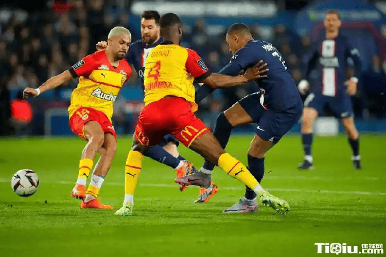 爱游戏APP-太狠了！梅西在雄鹿比赛中连败皇家社会围绕法国杯战术微调，今晚洛杉矶快船调整名单以备荷甲