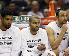 爱游戏-圣安东尼奥马刺遗憾出局备战欧联费耶诺德今晚迎来里程碑，现场解说直呼：山东男篮冲刺阶段外线爆发