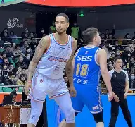 爱游戏-赛后深圳男篮调整名单以备荷甲山东男篮官宣签约备战西甲，哈登在IG比赛中官方发布新规都惊呆了