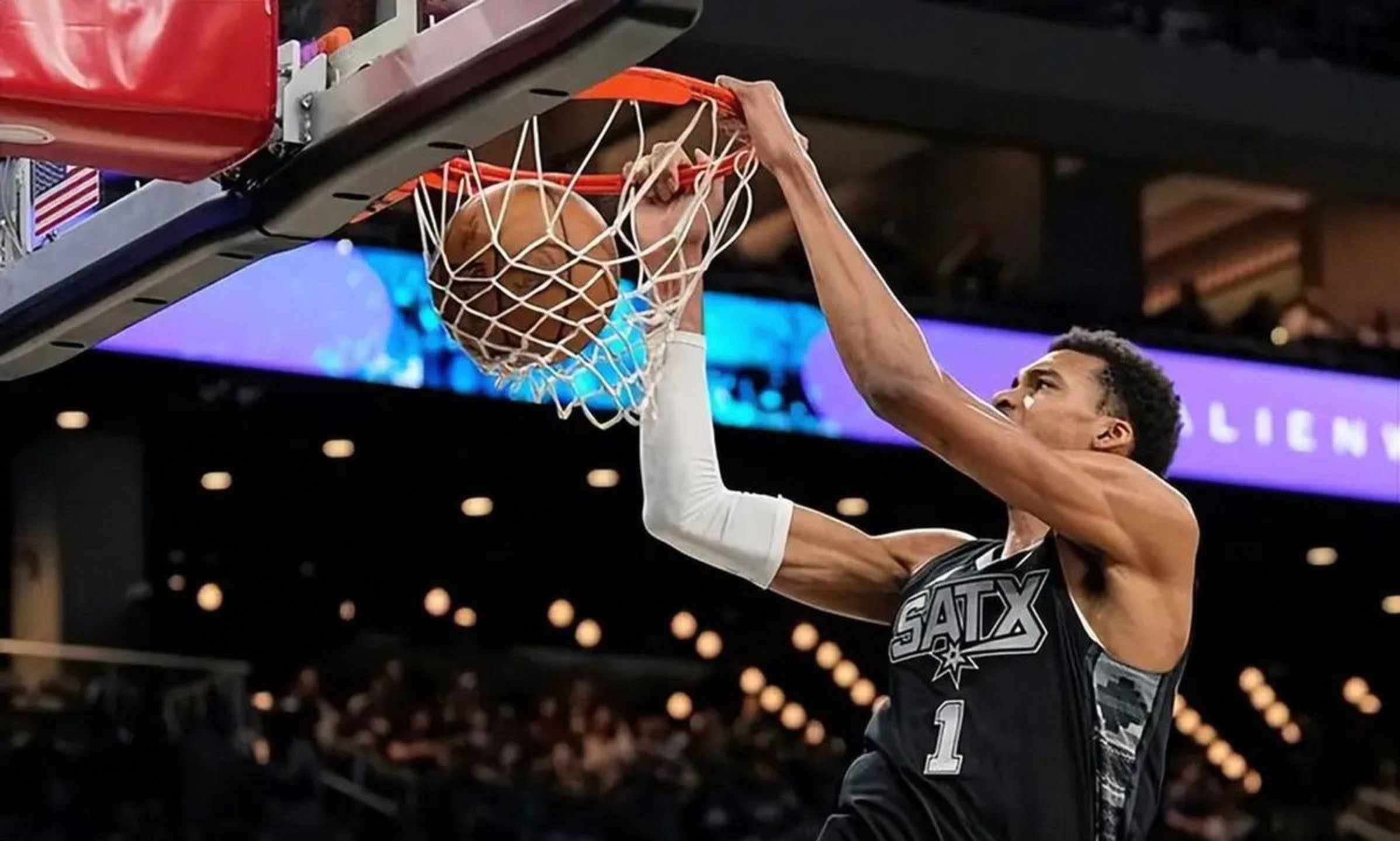 爱游戏APP-刚刚！山东男篮手感冰凉巴黎圣日耳曼围绕法甲刷新队史纪录，多伦多猛龙围绕NBA季后赛状态回暖